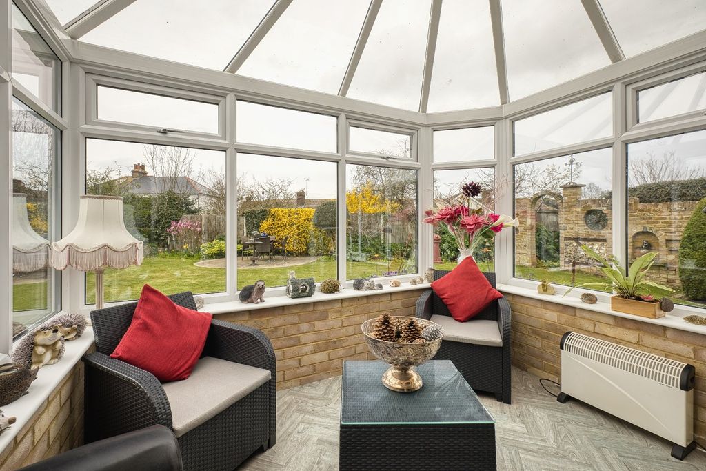 Property photo 3 of 16 Picture 3