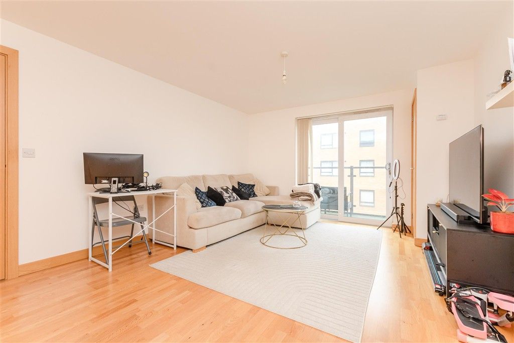 Property photo 2 of 7 Lounge/Diner