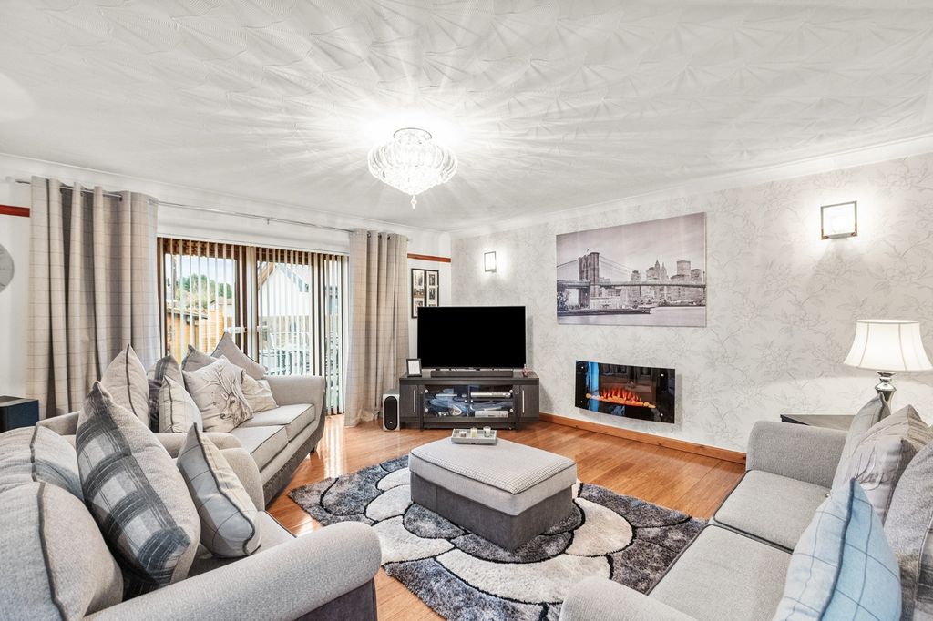 Property photo 2 of 35 4836057