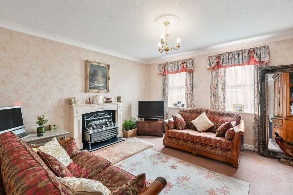 Property photo 3 of 12 Picture 3