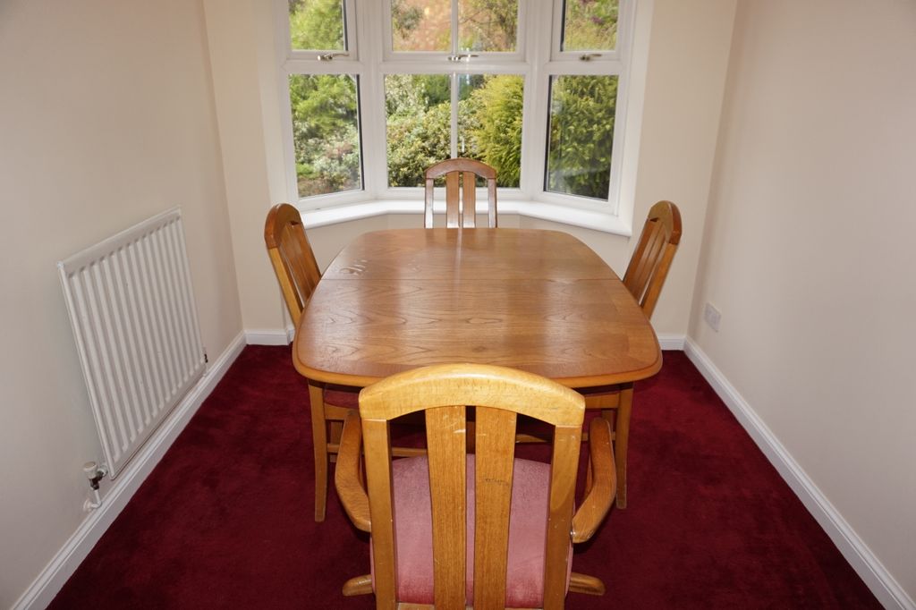 Property photo 3 of 10 Dining