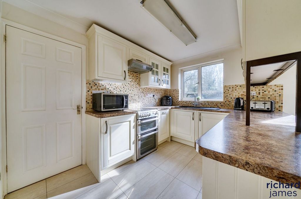 Property photo 3 of 20 0050B1B0480145E7Bc11921E23914256