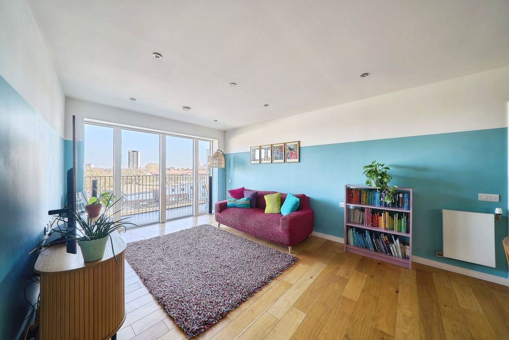 Property photo 1 of 16 Pbox-Img.Jpg