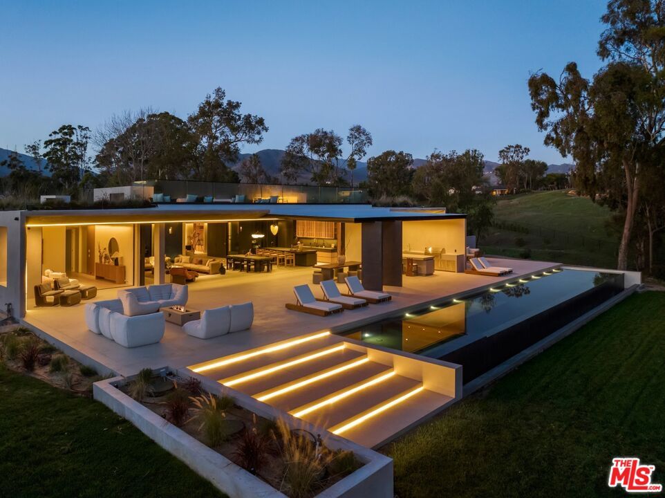 Property photo 2 of 39