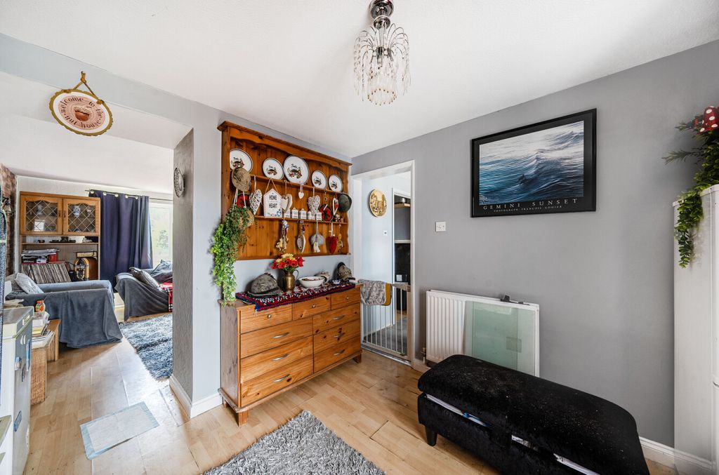 Property photo 3 of 13 1309923-15-686Da4...