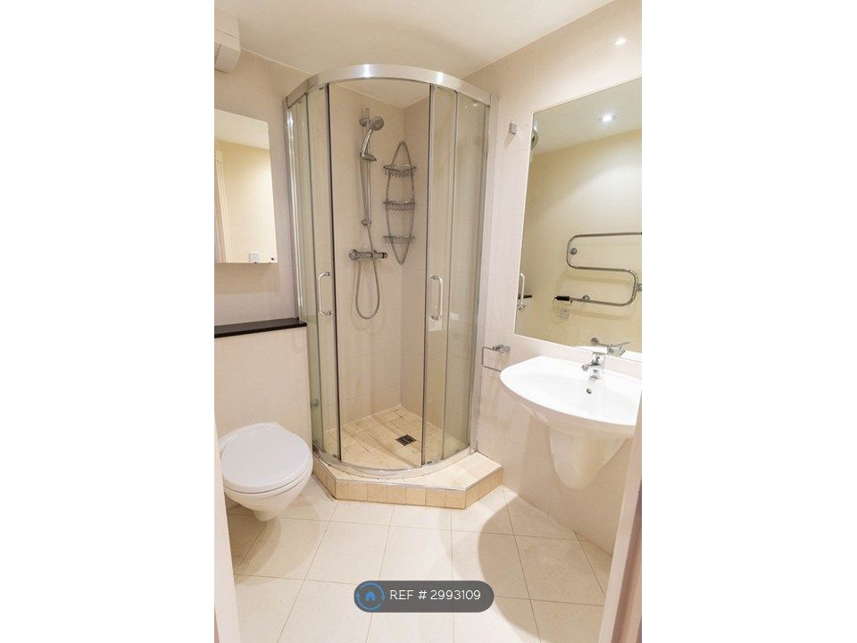 Property photo 2 of 21 Bathroom