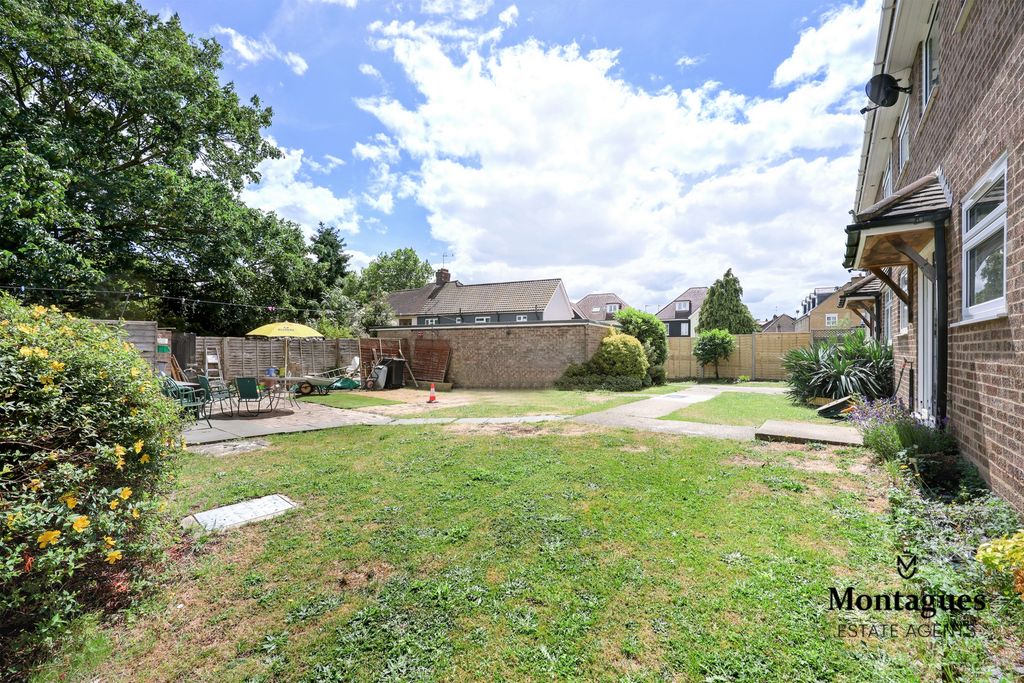 Property photo 2 of 16 Photo 12