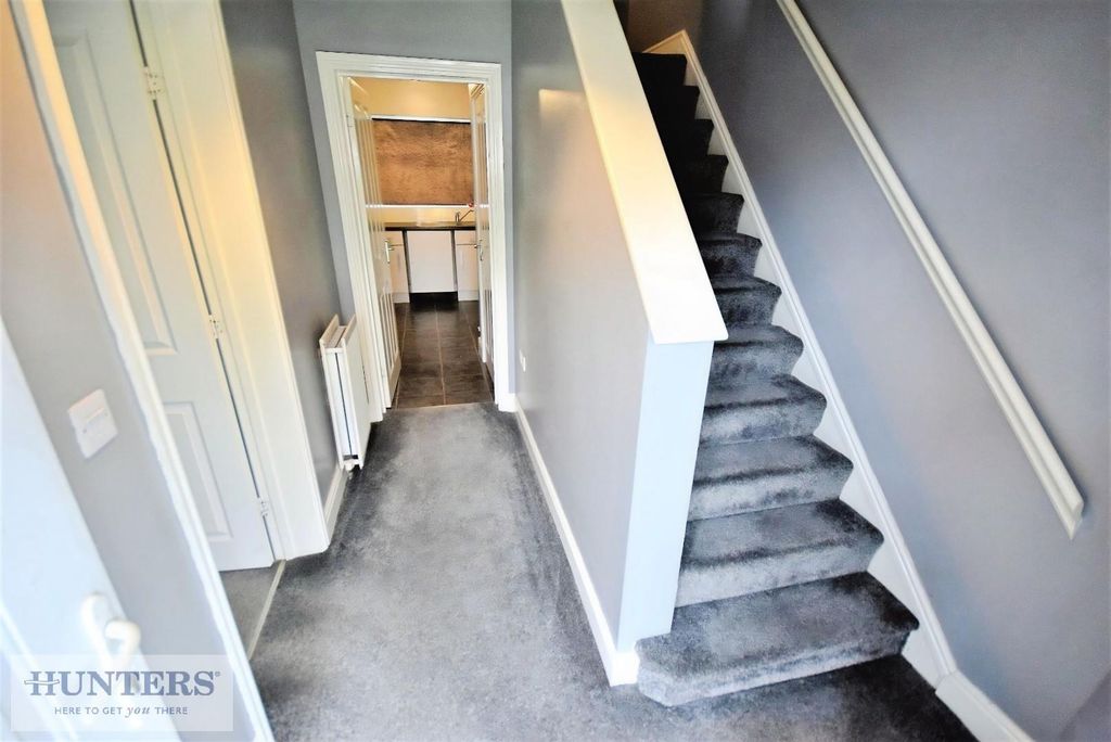 Property photo 2 of 16 Entrance Hallway