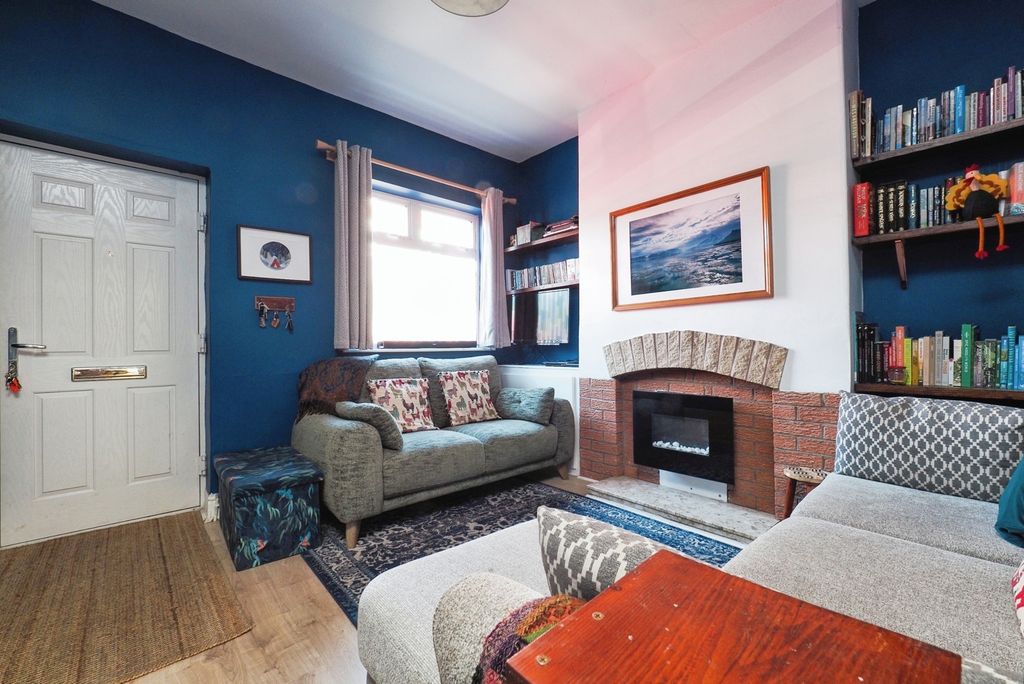 Property photo 3 of 22 Pbox-Img.Jpg