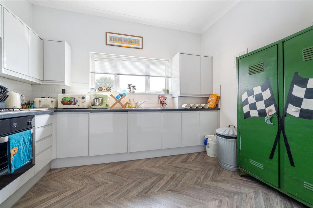 Property photo 2 of 11 Croydon Road-2.Jpg