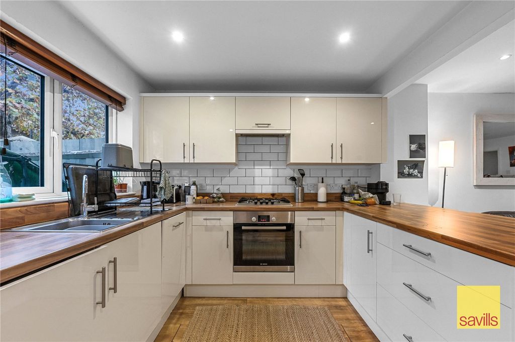 Property photo 2 of 19 Kitchen