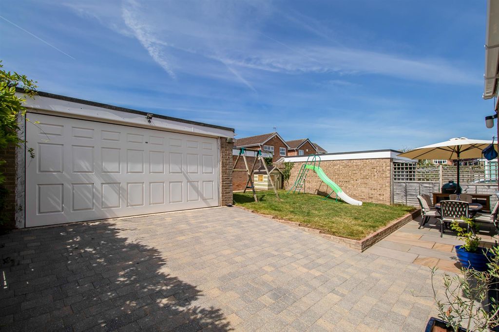 Property photo 3 of 12