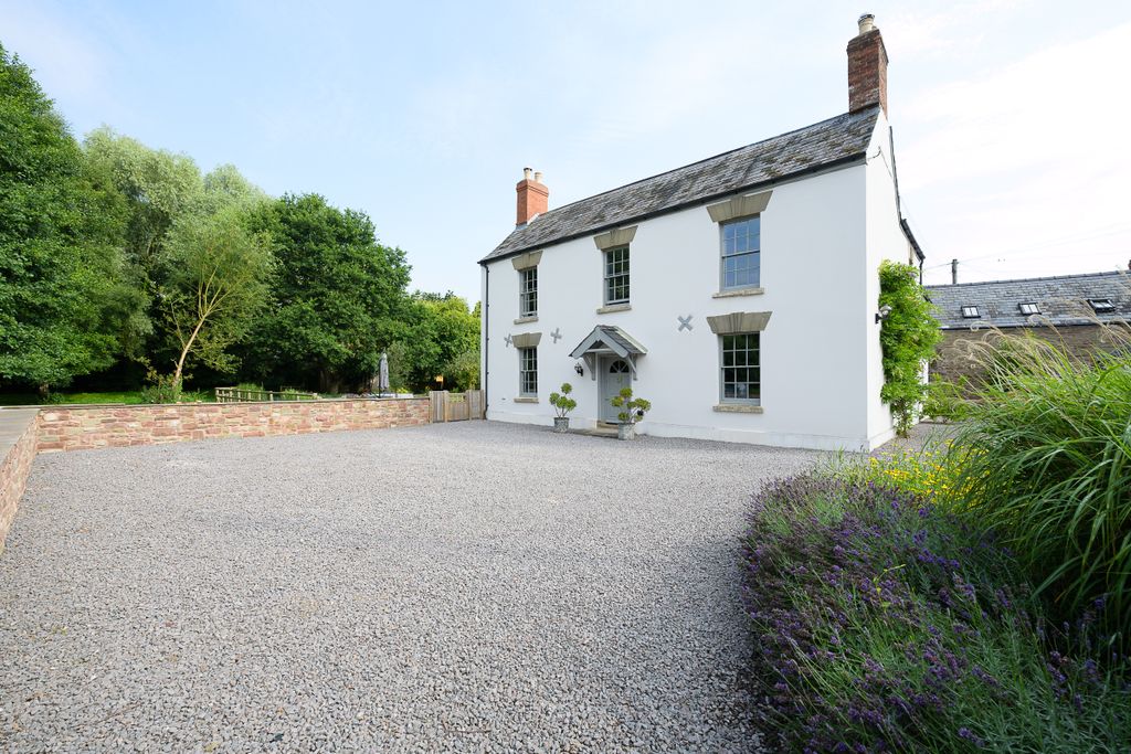 Property photo 1 of 38 Flaxley House Exterior-13