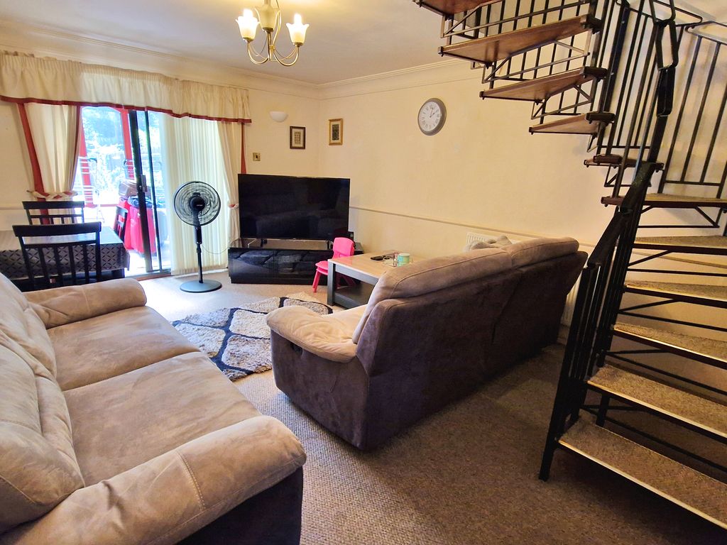 Property photo 3 of 13
