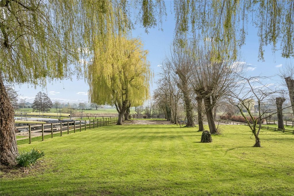 Property photo 2 of 21 Picture No. 27