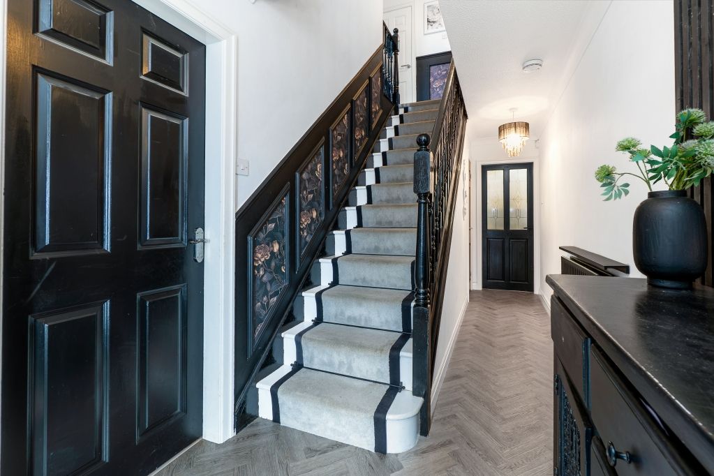 Property photo 2 of 22 Entrance Hallway