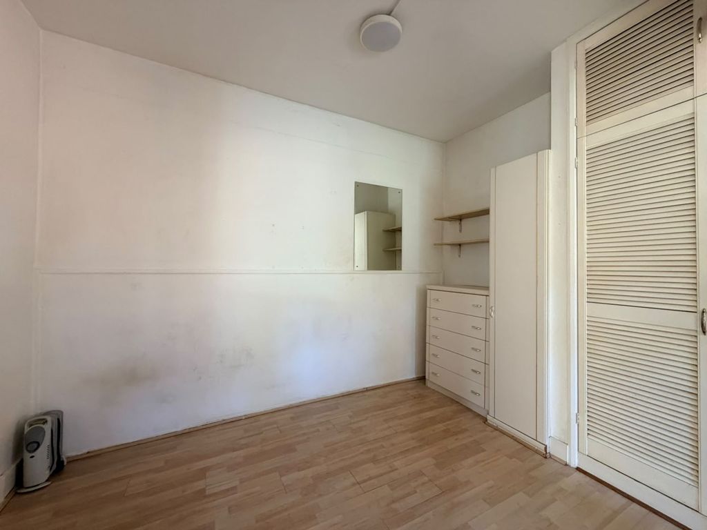 Property photo 3 of 6 Living Space