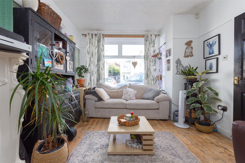 Property photo 2 of 14