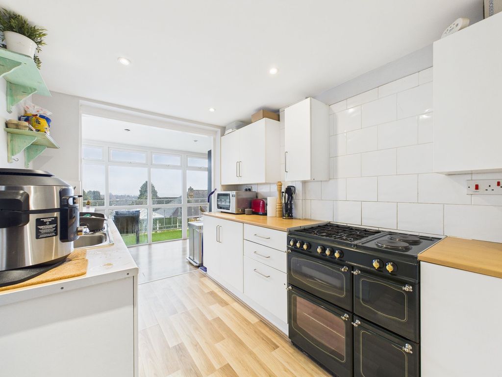 Property photo 2 of 21 Kitchen