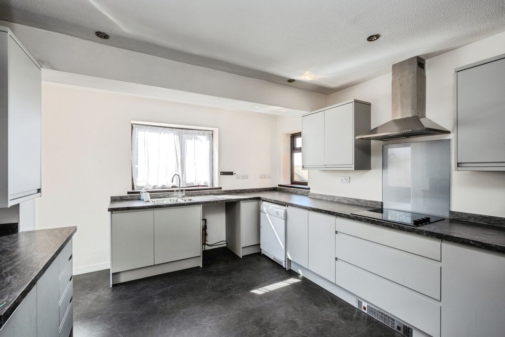 Property photo 2 of 20 Pbox-Img.Jpg