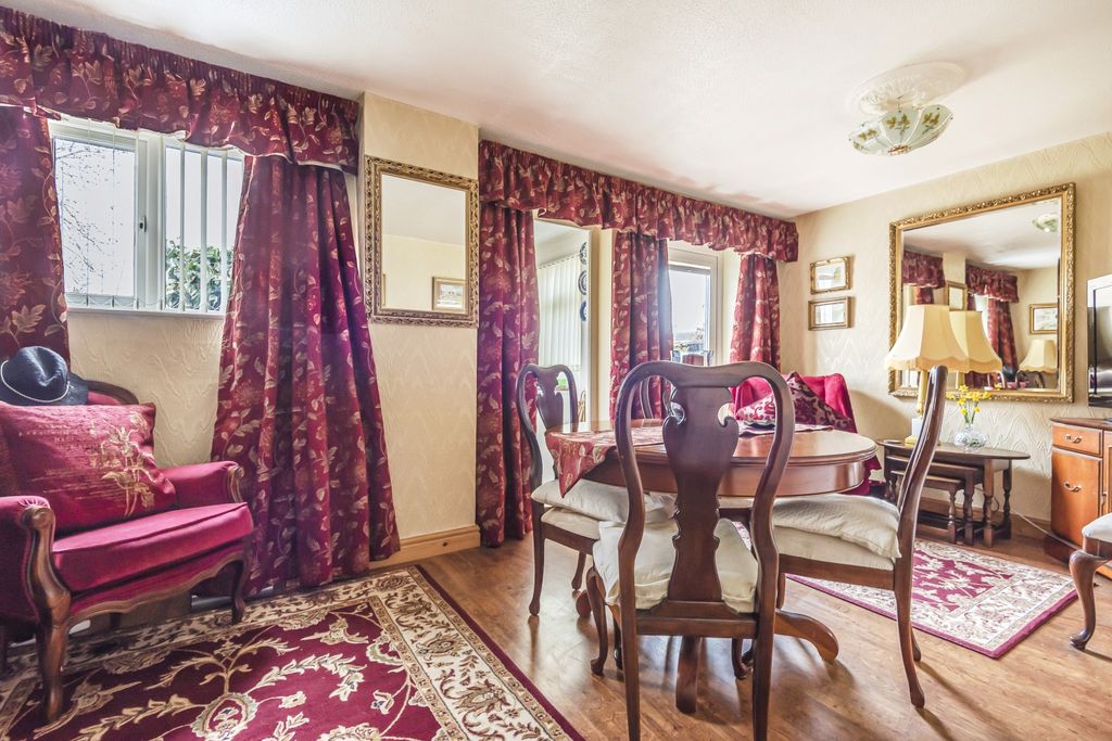 Property photo 3 of 9 595743 (2)