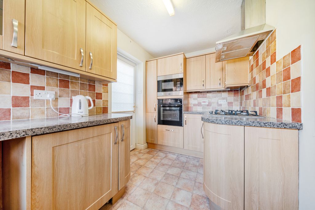 Property photo 3 of 25 Kitchen