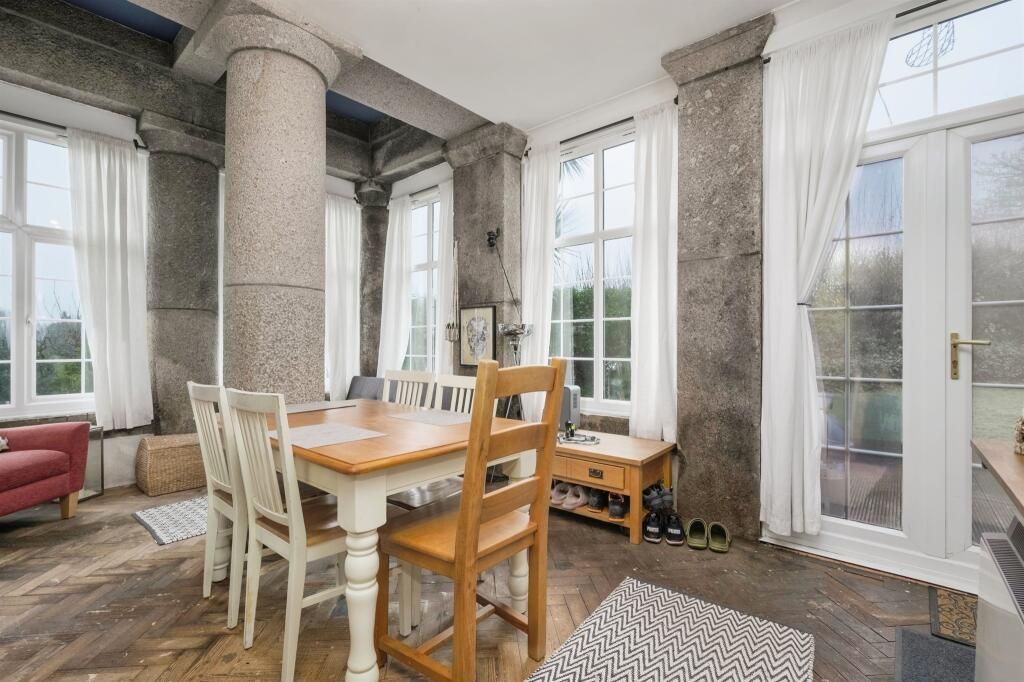 Property photo 3 of 11 Image