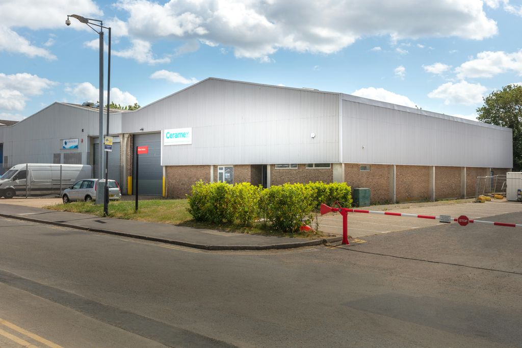 Property photo 2 of 3 2020 477 Malton Avenue  Ste0163.Jpg