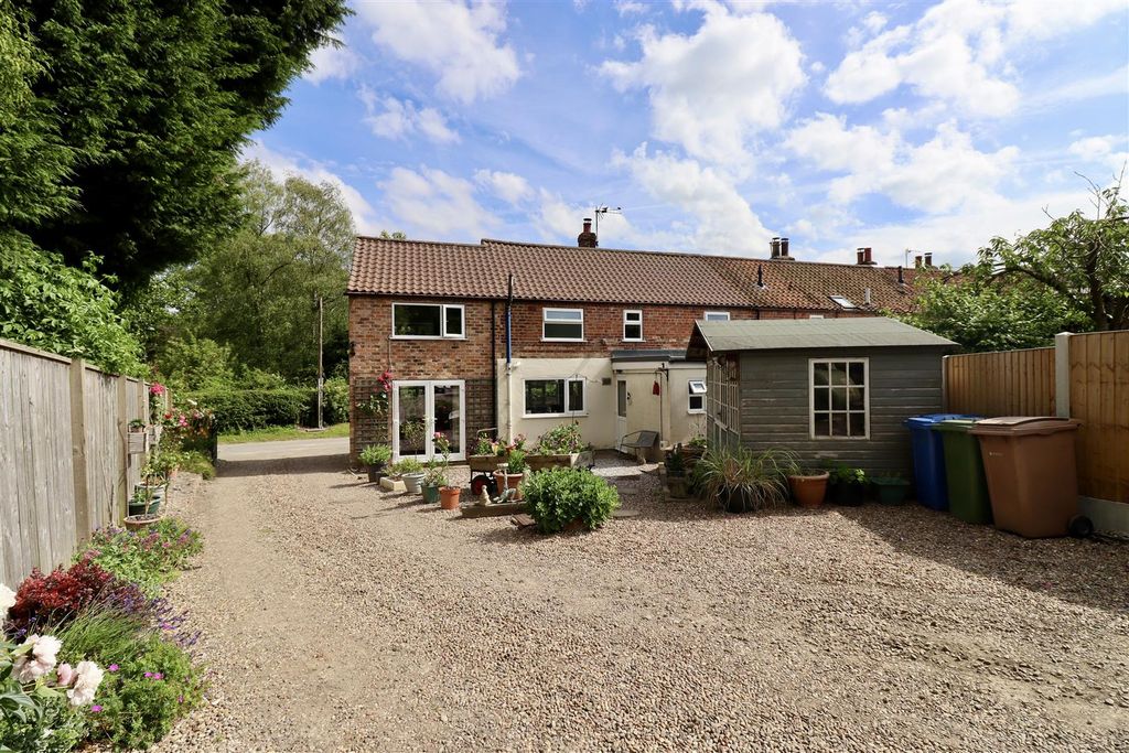 Property photo 3 of 27
