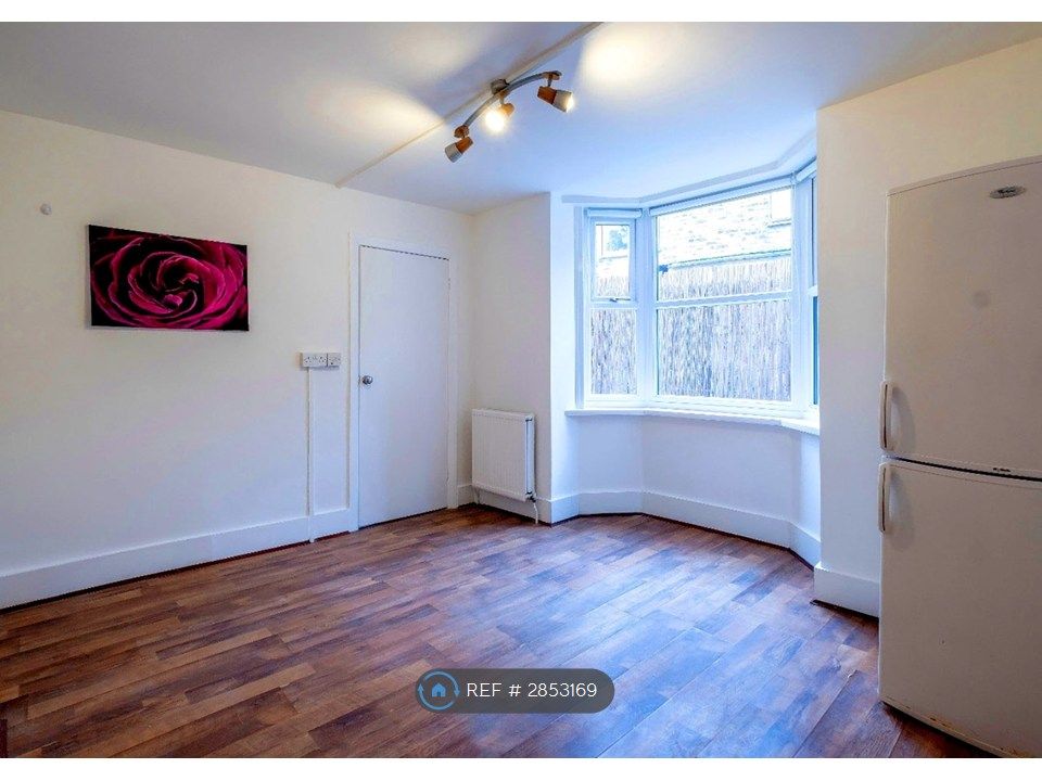 Property photo 2 of 10 Lounge