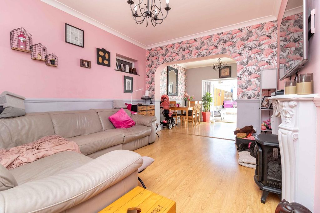 Property photo 3 of 50 Brighton-43.Jpg