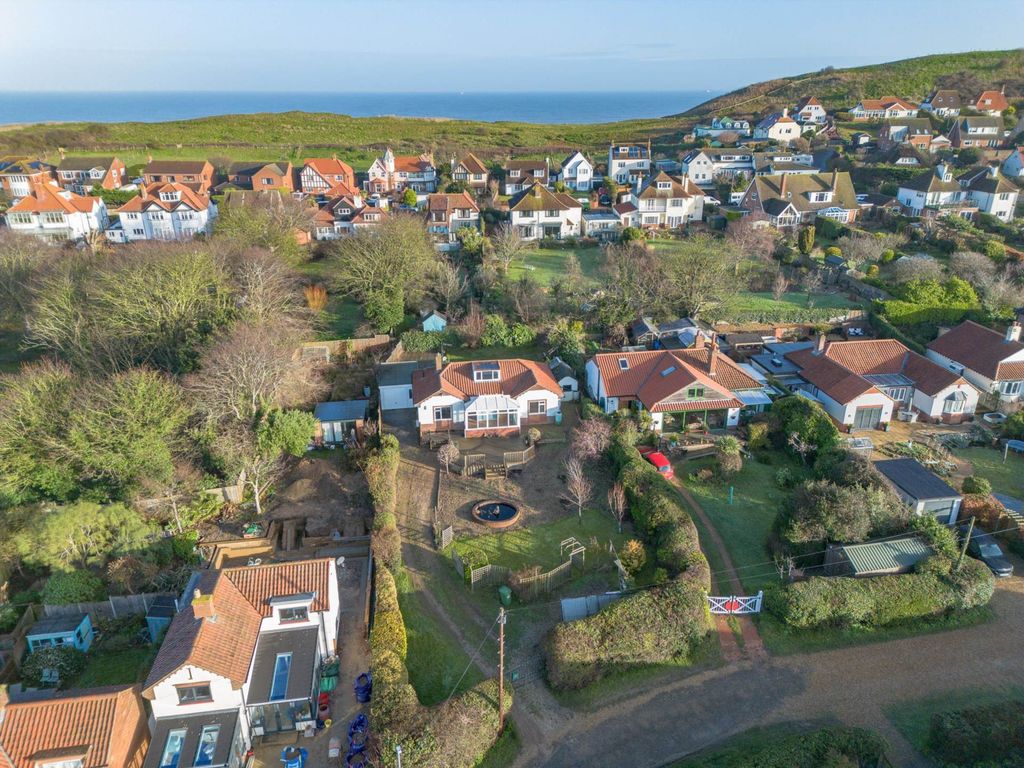 Property photo 2 of 31