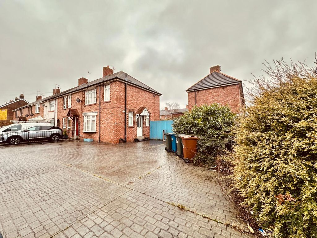 Property photo 1 of 11 3 Bed Semi Detached House