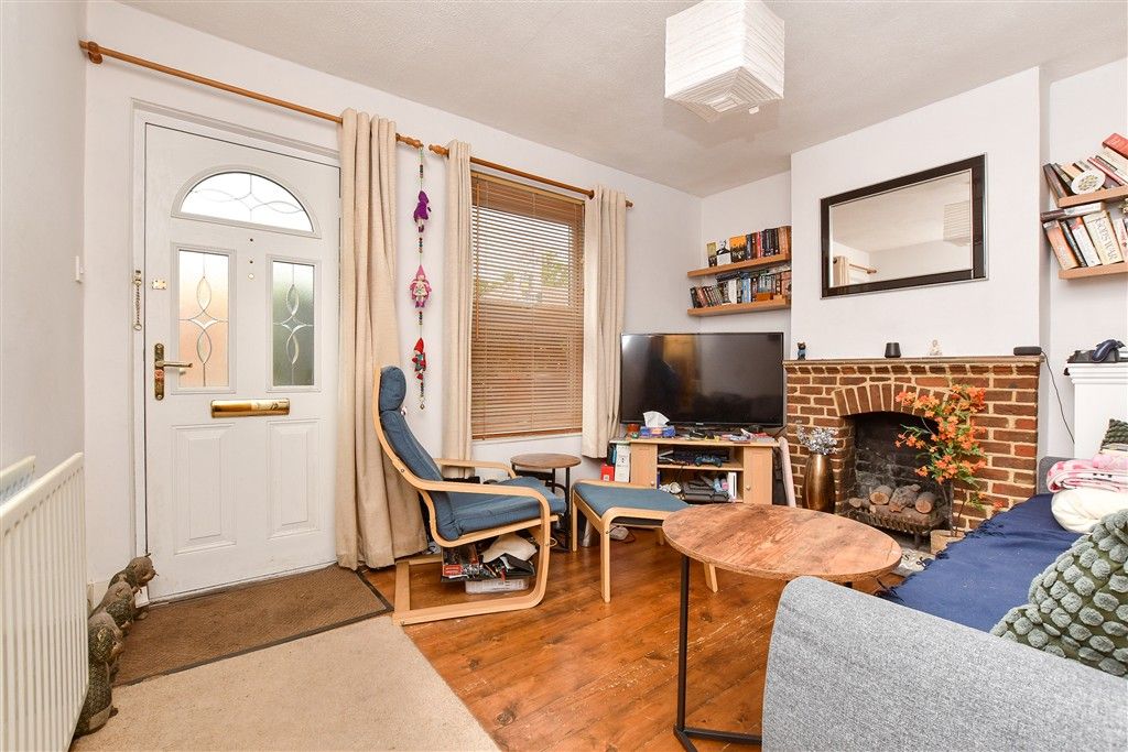 Property photo 3 of 10 Lounge