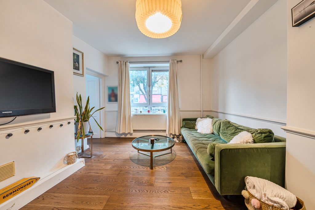 Property photo 2 of 15 Lounge