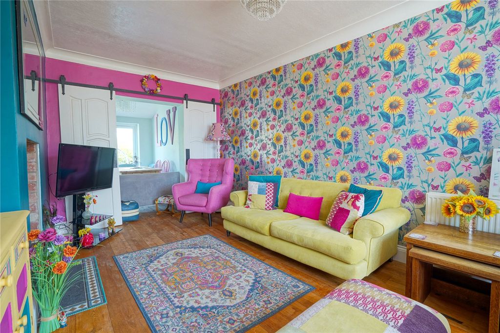 Property photo 2 of 19 Picture No. 15