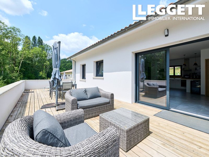 Property photo 2 of 10