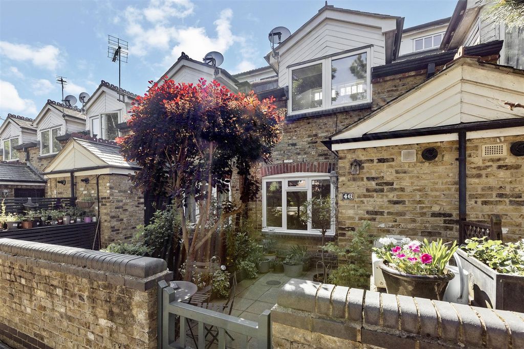 Property photo 2 of 11