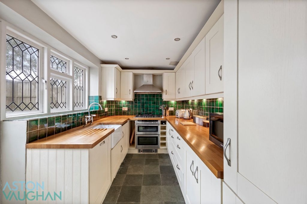 Property photo 2 of 15 5599271