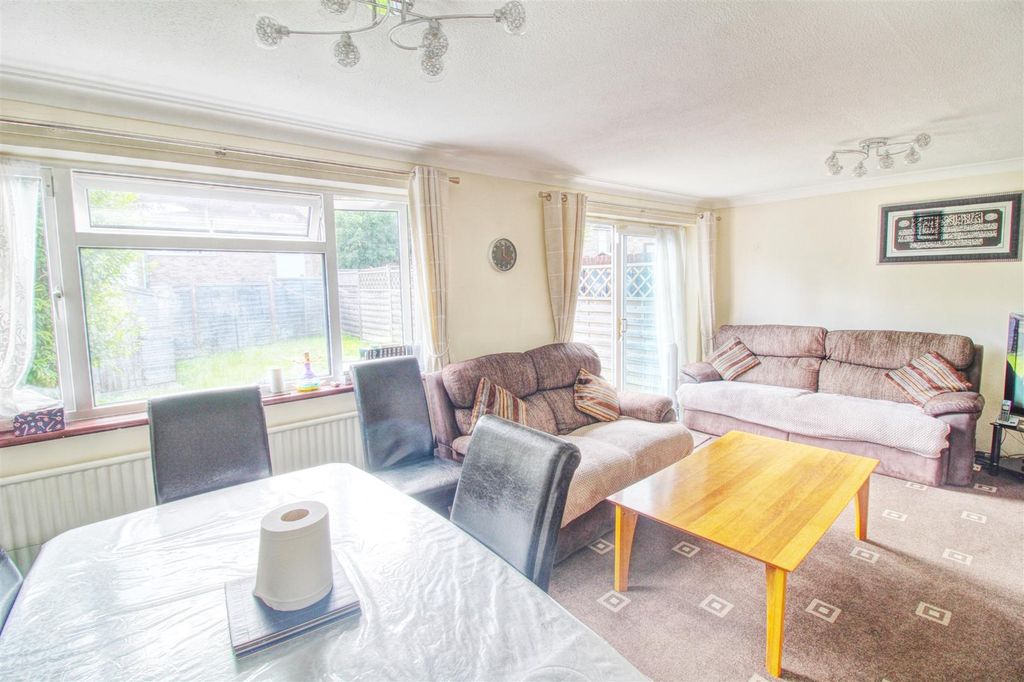 Property photo 2 of 14 Lr 3 E.Jpg