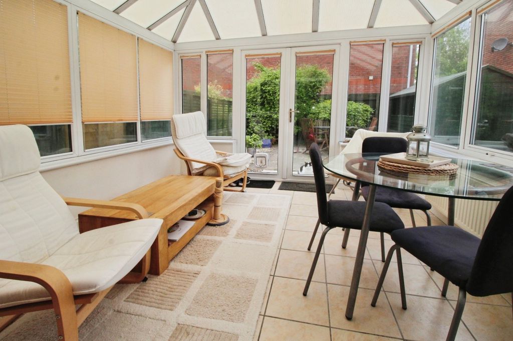 Property photo 3 of 13 Conservatory