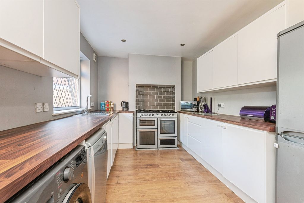 Property photo 2 of 16