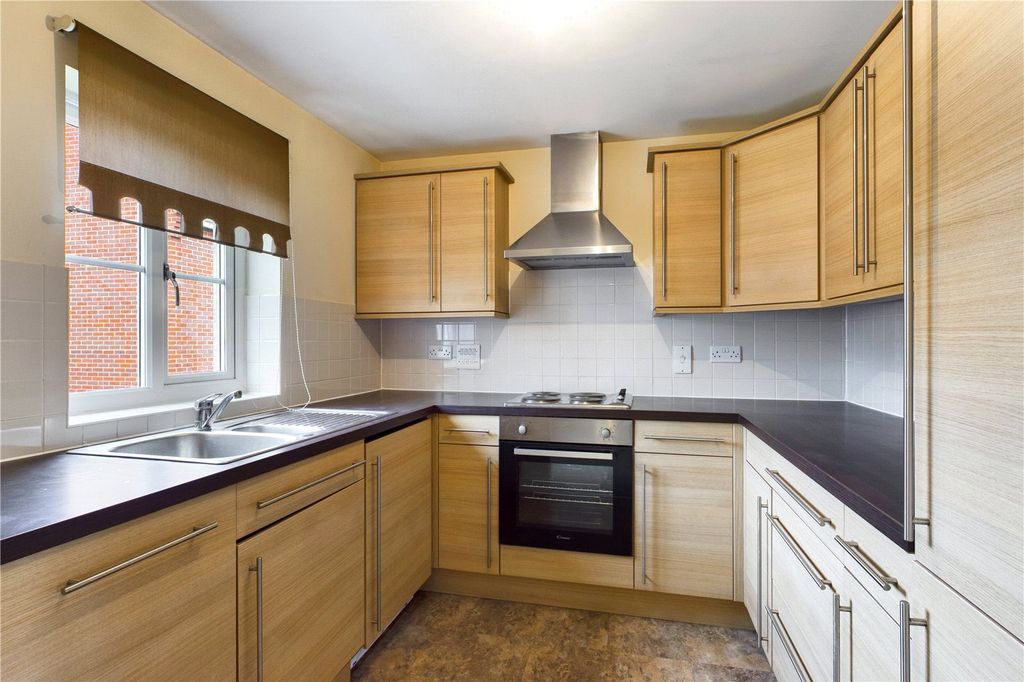Property photo 2 of 8 Kitchen