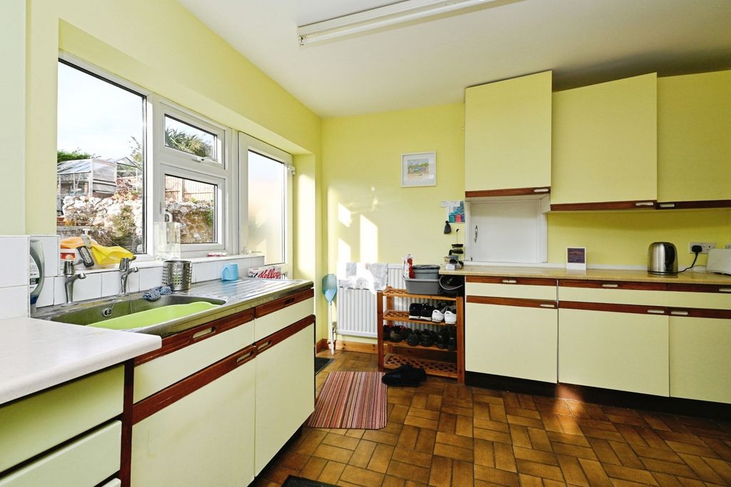 Property photo 3 of 17 Photo