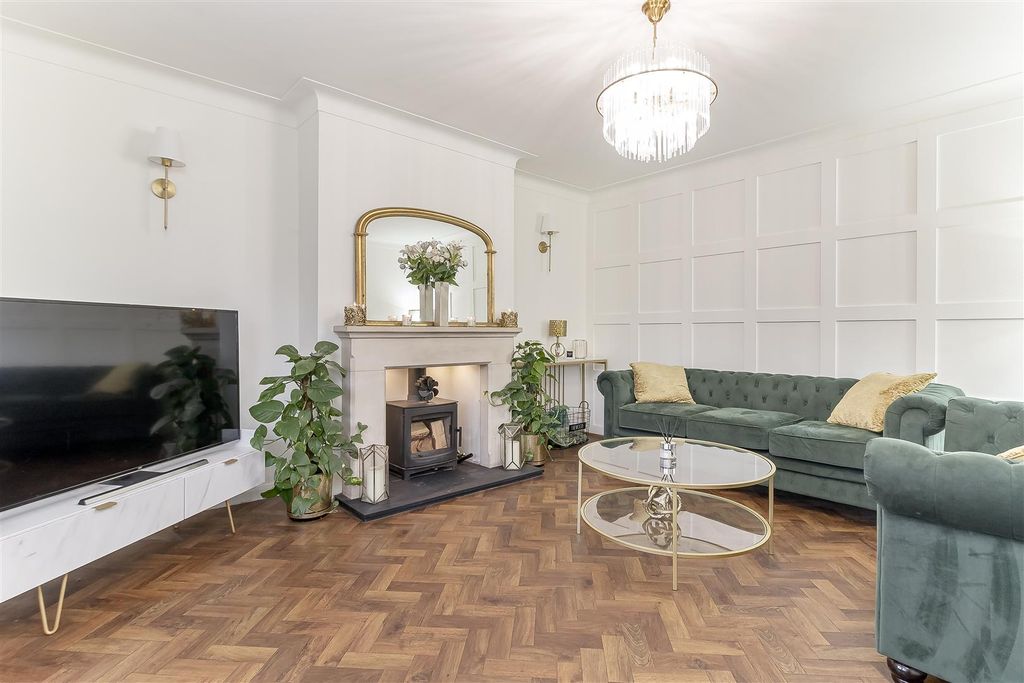 Property photo 3 of 27 Lounge - A.Jpg