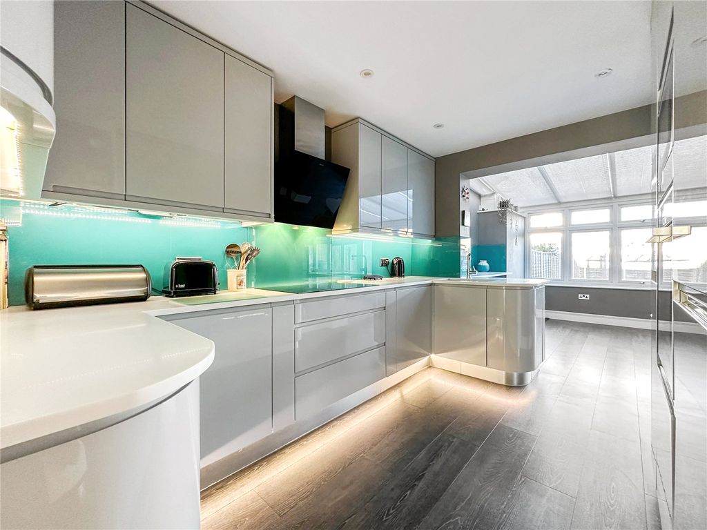 Property photo 1 of 17 Kitchen