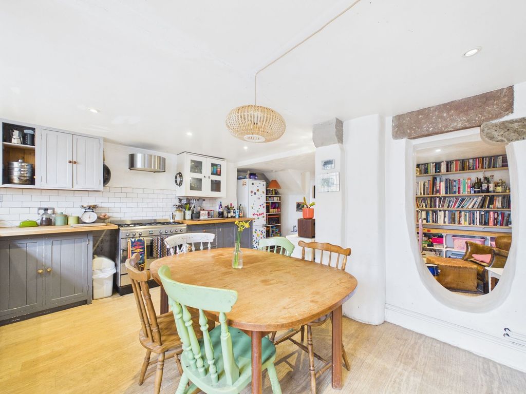 Property photo 2 of 37