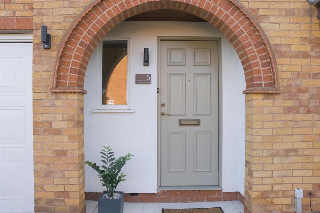 Property photo 2 of 29 2