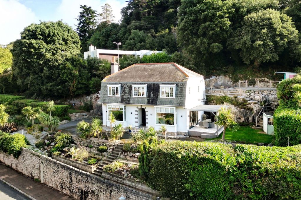 Property photo 2 of 28