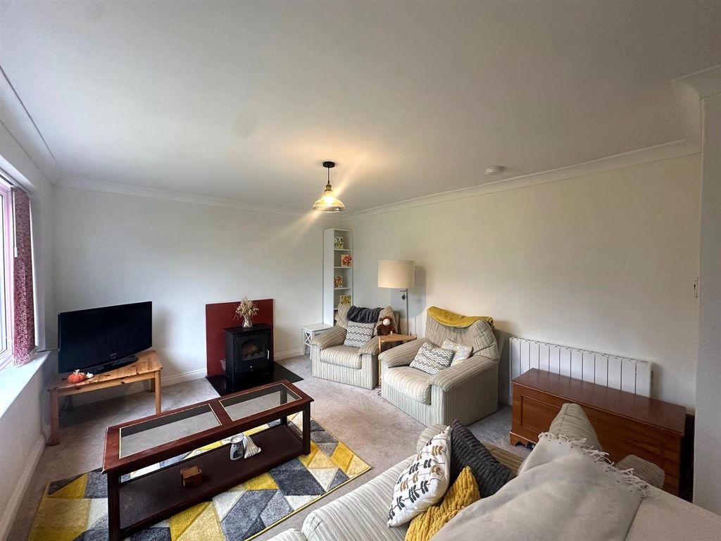 Property photo 3 of 14 Living Room Cont.Jpg